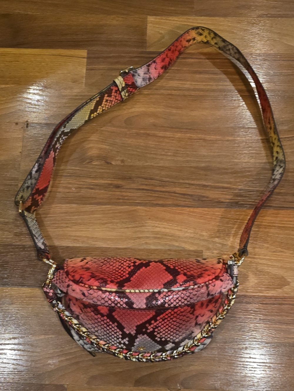 Like New MK Women’s Snake-Print Crossbody Bag in Red W Chain